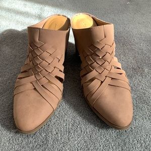 Universal Thread Faux Suede Tan Mules Sz 8